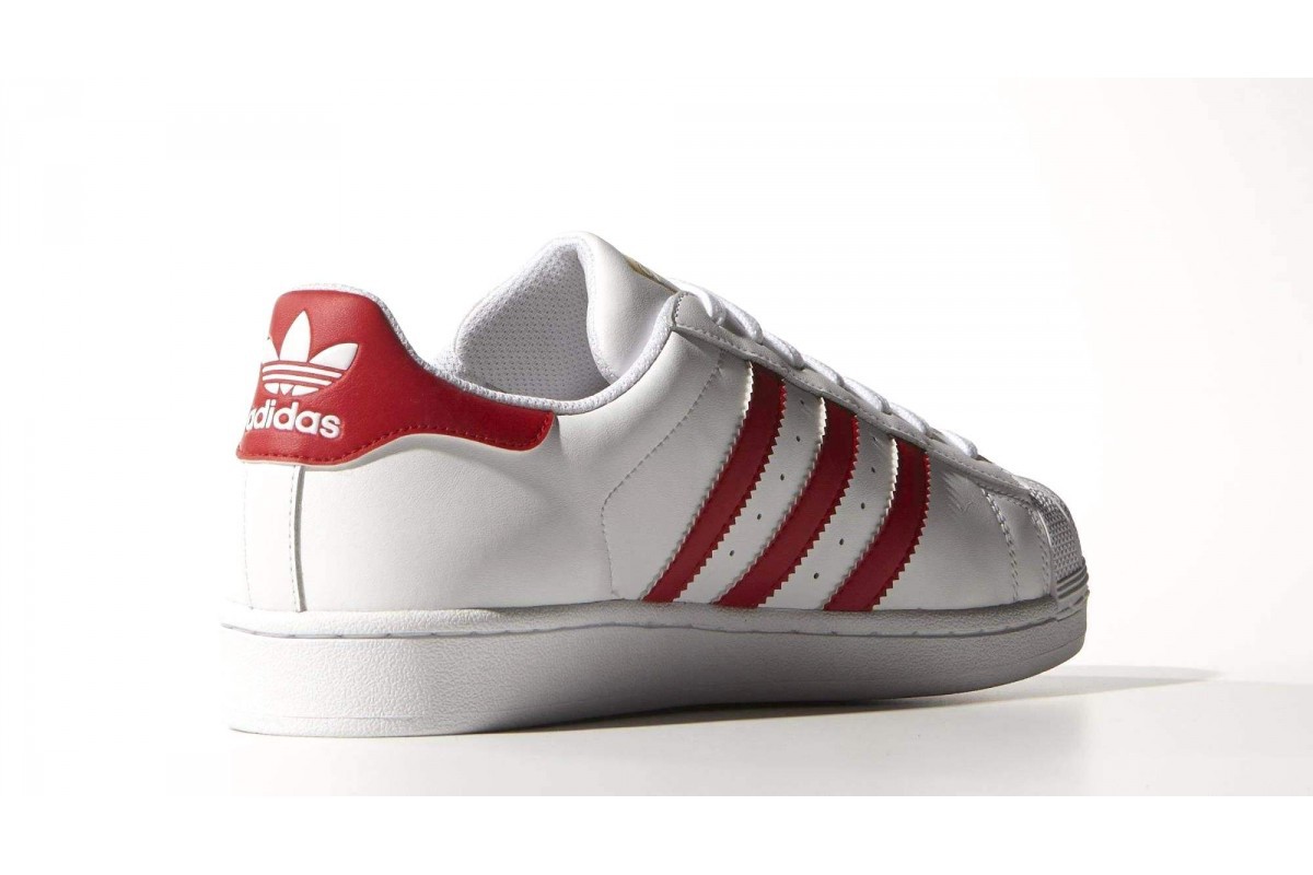 superstar femme rouge et blanche